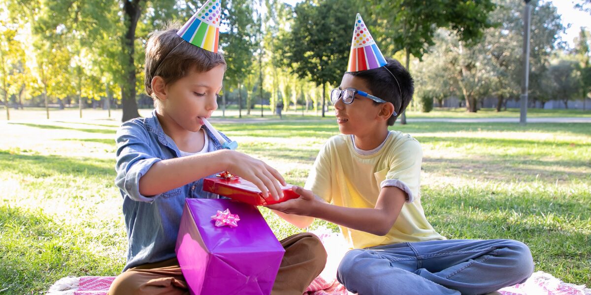Prezent na urodziny dla 8-latka – 10 trafionych propozycji