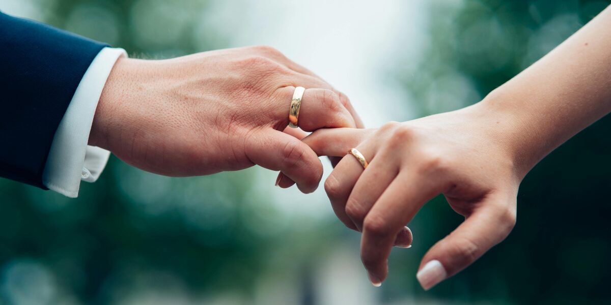 Książki o małżeństwie – 8 inspirujących tytułów