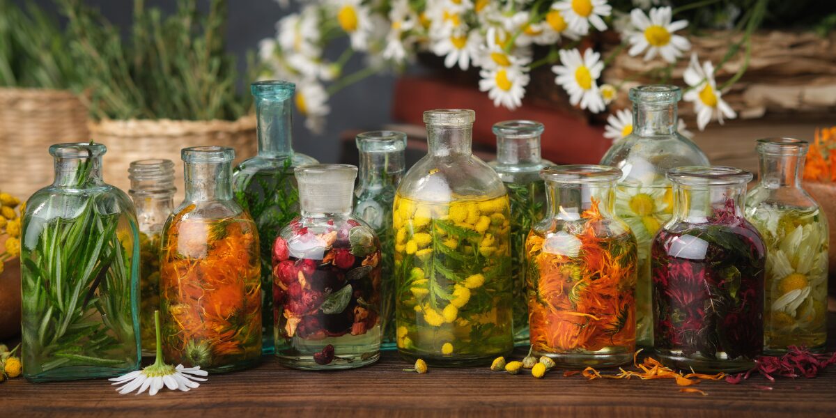 Książki o nalewkach – 7 publikacji z poradami i przepisami