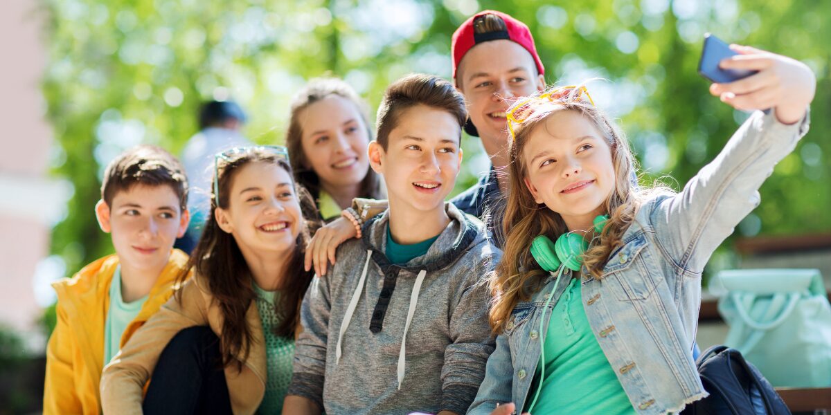 Książki o nastolatkach – 10 lektur o dorastaniu, emocjach i relacjach