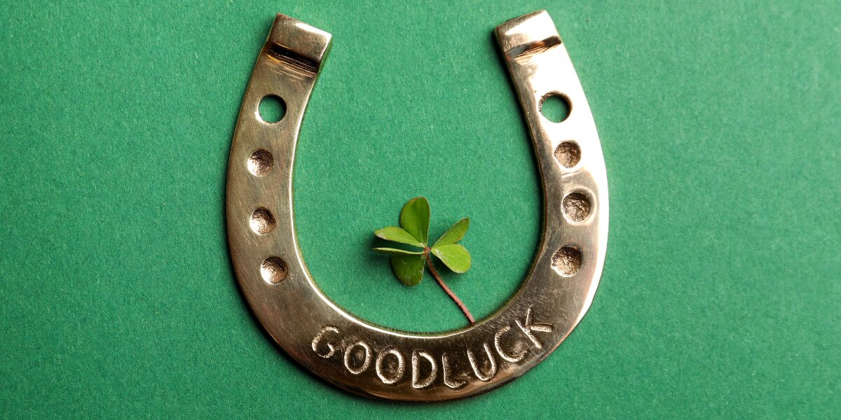 Książki o szczęściu – 9 tytułów, które warto znać