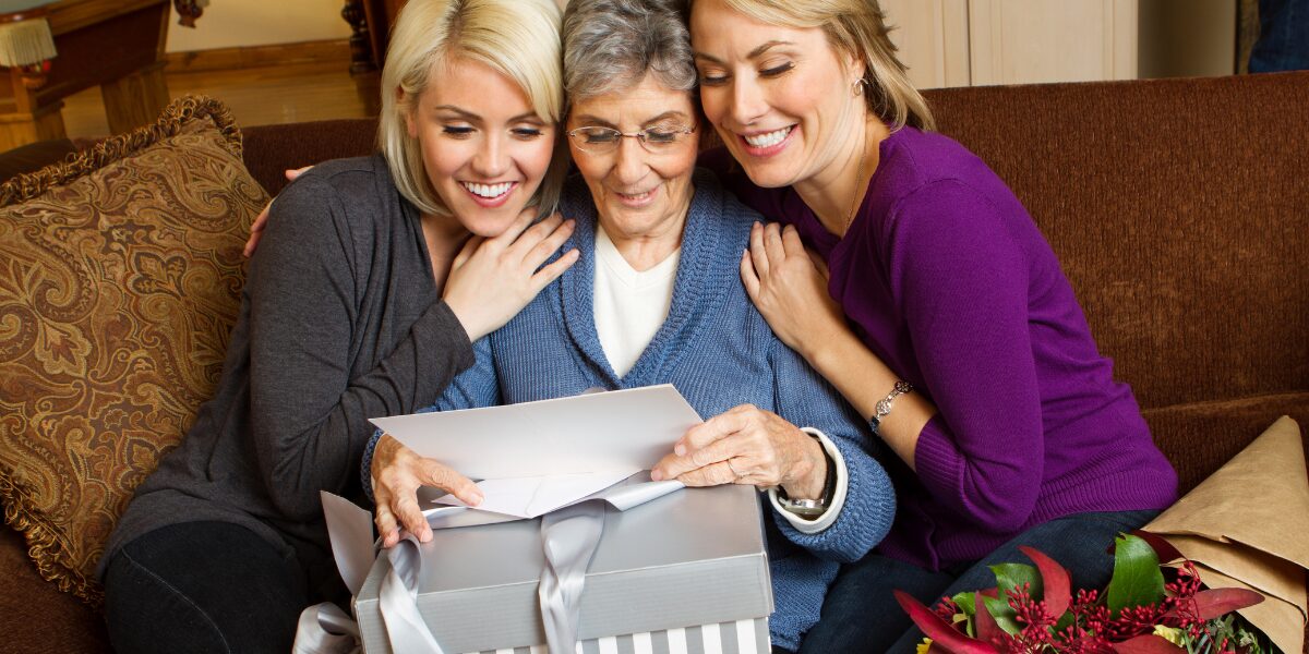 Prezent dla babci na święta – 9 pomysłów